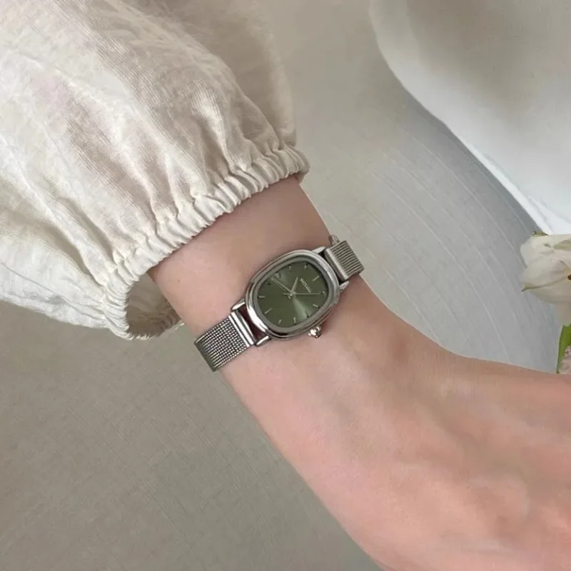 Quiet Luxury Watch - Kleine Oval Zifferblatt Grüne Uhr Einfache